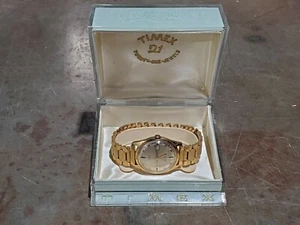 Vintage Timex 21 jewel Mens Manual Wind Watch With Box GOLD - Picture 1 of 3