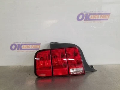 06 2006 Ford Mustang GT CUARTO PANEL MONTADO LUZ TRASERA LUZ CONDUCTOR IZQUIERDO Foto 1 de 4
