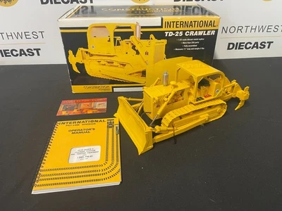 FIRST GEAR 1:25 SCALE 79-0156 INTERNATIONAL TD-25 CRAWLER WITH MANUAL - Image 1 of 4