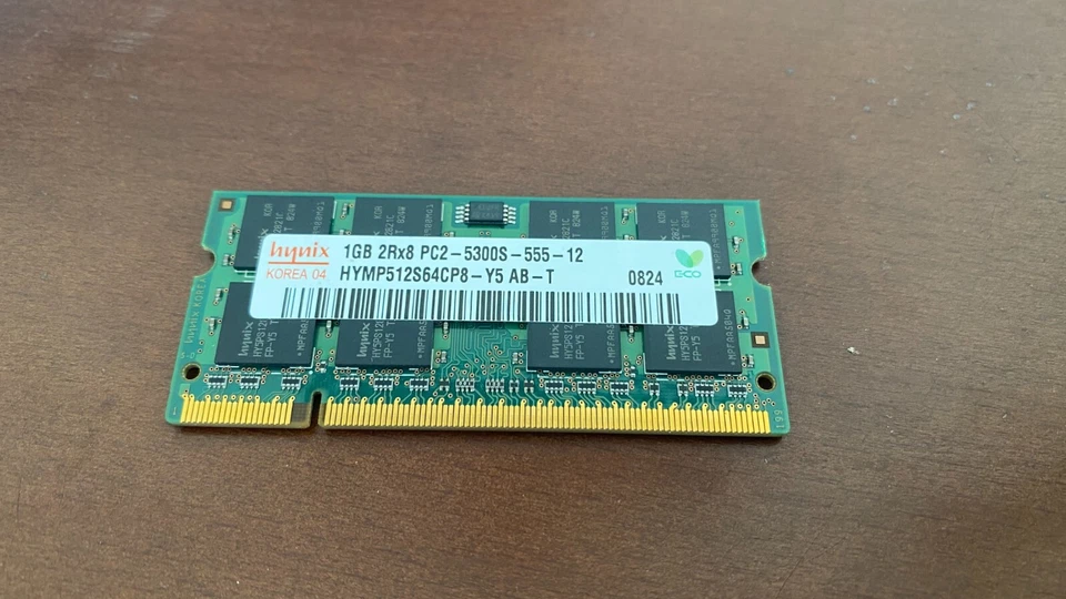 Hynix PC2-5300 1G SDRAM DDR2 Memory HYMP512S64CP8-Y5 AB - Image 1 of 2