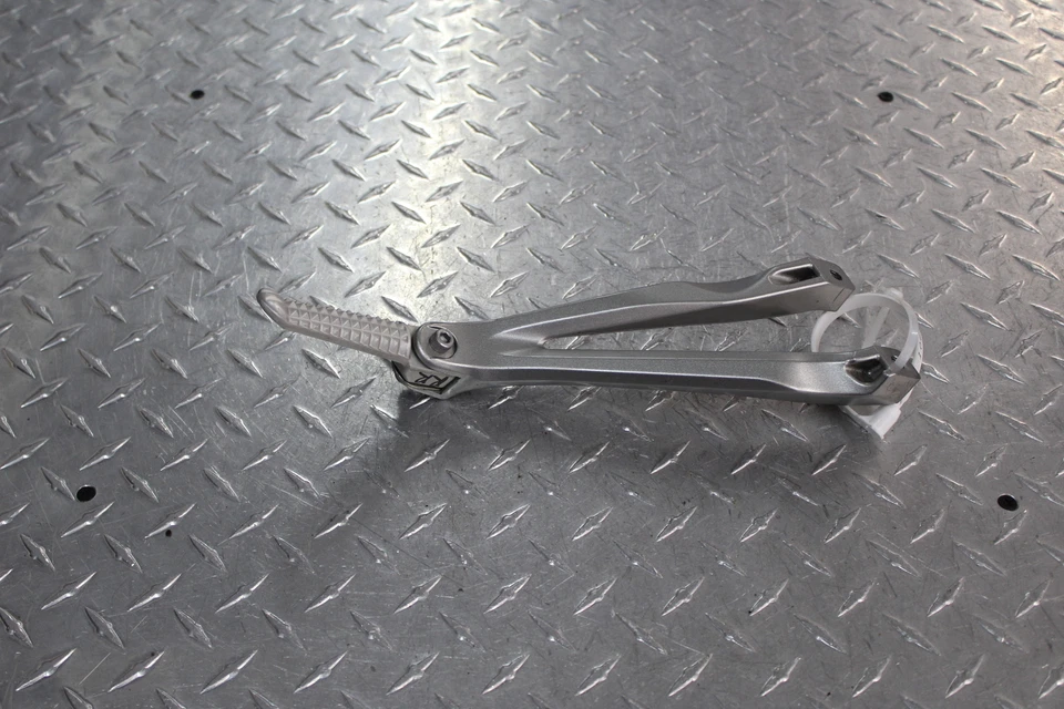 Yamaha YZF R1 2004 clavija trasera derecha pasajero Foto 1 de 4