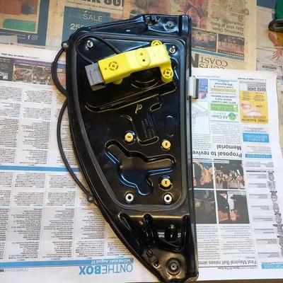 Landrover Freelander 2 L359 Left Rear Window Regulator  - image 1 of 3