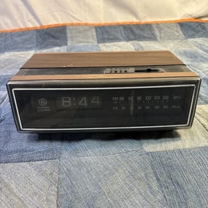 Reloj abatible vintage General Electric GE 7-4305A AM/FM leer - Imagen 1 de 5