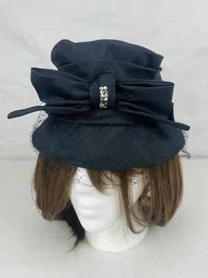 De colección Tela Negra Hecho en Unión EE. UU. Cloche Cubo Sombrero Arco Red Velo Mediano Foto 1 de 4