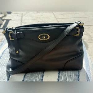 Etienne Aigner Vintage Navy Leder Schultertasche Messing Oma Kern Landhaus Klassiker - Bild 1 von 15