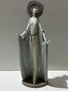 Lladro Afternoon Tea 1428 - Woman With Hat Large Figurine, "Damaged" - Picture 1 of 10