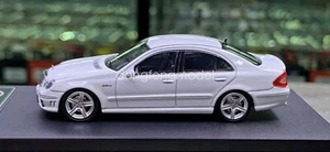 MK MODELLO 1/64 Mercedes-Benz E63 W211 Auto pressofusa bianca - Foto 1 di 6