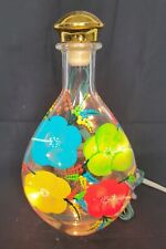 Coquelicots peints à la main sur une bouteille en verre recyclée. Lampe 