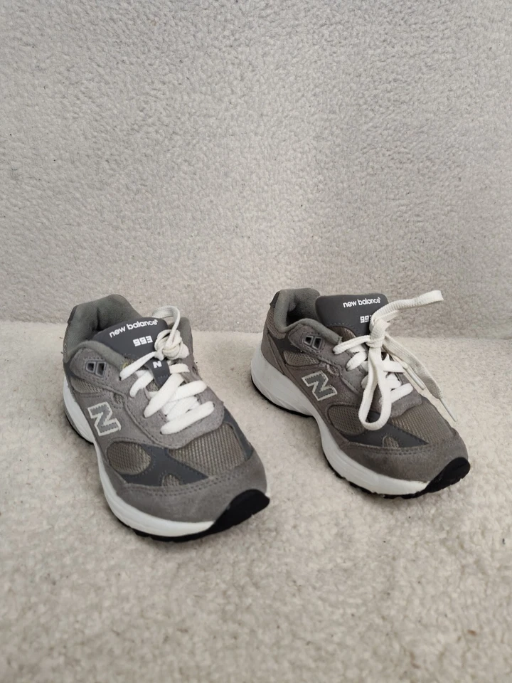 Zapatilla deportiva New Balance 993 para niños 12,5 gris gamuza con cordones zapatos cómodos de ajuste deportivo Foto 1 de 4