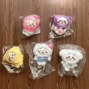 Chiikawa x Sanrio Figuren Maskottchen Halter Plüsch Schlüsselanhänger 5 Arten Set Neu - Bild 1 von 3