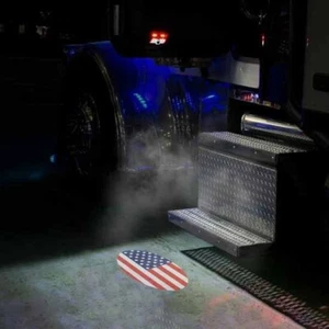Proyector ovalado bandera de EE. UU. luz de puerta LED, lado del conductor se adapta a Kenworth, Peterbilt - Imagen 1 de 4