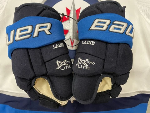 WINNIPEG JETS NHL PLAYER ISSUED NEW NOT USED HOCKEY GLOVES PATRIK LAINE 29 Cover