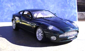 Burago Italian Made 1/18 Diecast Aston Martin Vanquish - Dark Green - Picture 1 of 19