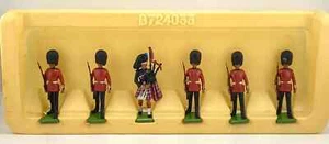 Vintage Britains LTD Scots Guards (5) & Piper (1) Figurines Made in England - Picture 1 of 12