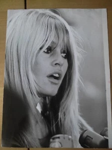 BRIGITTE BARDOT 1967 ENTREVISTA NEW YOR FOTO AGENCIA 23,8 X 18,2 CM - Imagen 1 de 3