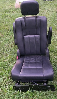 Asiento del lado del conductor segunda fila cuero negro Chrysler T Country Dodge R13 2013 Foto 1 de 4