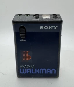 Walkman SRF-22W Sony AM/FM de colección clip para cinturón salidas dobles escuchar con un amigo - Imagen 1 de 9