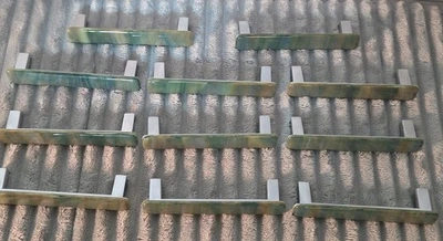 11 tiradores de puerta de cajón de vidrio caramelo verde 4" tonos tierra centrales Foto 1 de 4