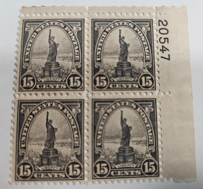US Stamp Sc 696, 15c Liberty, Plate Blk of 4, MLH F/VF CV$40.00 (510A87) - Image 1 of 2