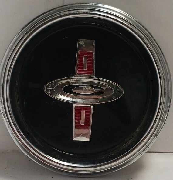 Usado OEM emblema de botão de buzina de volante GM 1965-1966 Chevrolet Corvair (SC16) - Imagem 1 de 4