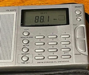 Grundig Yb300pe Am/FM Shortwave World Receiver - Afbeelding 1 van 9