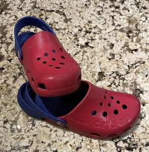 red crocs