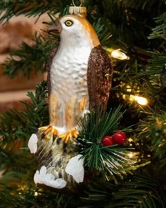 NUOVO ROBERT STANLEY Natale Vetro Ornamento AQUILA su un albero con ago di pino bacca 5,5" - Foto 1 di 4