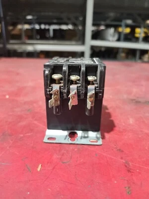 HORNOS USADOS CONTACTOR PROPÓSITO DEFINIDO 479U82D104 Foto 1 de 4