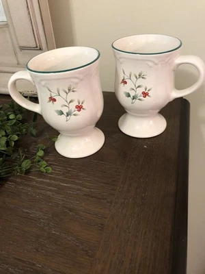 Par de Canecas Pfaltzgraff Winterberry, Introduzido em 1991, 5” de Altura, Lindo  - Imagem 1 de 4