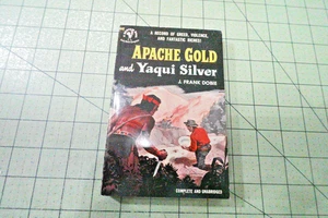 APACHE GOLD UND YAQUI SILBER VON J. FRANK DOBIE VINTAGE BANTAM BKS PULP WESTERN - Bild 1 von 3