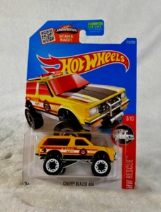 Chevy Blazer 4x4 HW Rescue yellow Hot Wheels - Picture 1 of 2