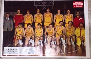 I MANIFESTI DI GIOVANI MOBILQUATTRO I GIGANTI DEL BASKET POSTER LOCANDINA 73X49 - Picture 1 of 1