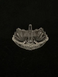 Marquis by Waterford 40034944 Heritage 3.5" Crystal Ring Holder w Scalloped Edge - Picture 1 of 4