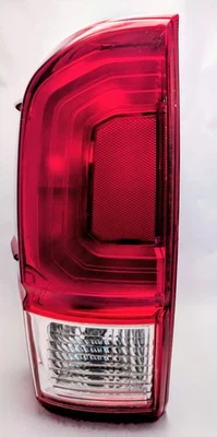 Conjunto de luces traseras para conductor Toyota Tacoma 2016-2022 YH-01-145-002A Foto 1 de 3