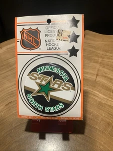Nuevo en Paquete Botón Minnesota North Stars de Colección con Pinback de Respaldo NHL #2000 - Imagen 1 de 4