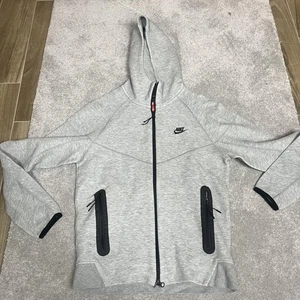 Sudadera con Capucha Nike Para Hombre Pequeña Gris Tecnología Polar Correvientos Cremallera Completa Bolsillos Atléticos - Imagen 1 de 8