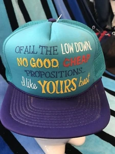 Neu aus altem Lagerbestand Vintage LOW DOWN KEINE GUTEN BILLIGEN ANGEBOTE Neuheit Trucker Netz Druckknopflasche Mütze - Bild 1 von 4