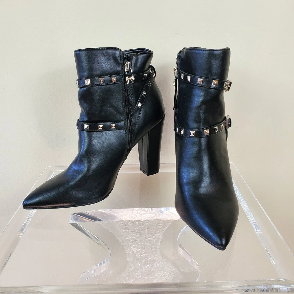 Женские сапоги Betseyville 9 черные искусственная кожа серебристые с заклепками заостренный носок  - Изображение 1 из 4