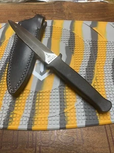 Vintage Gerber Guardian 1 w/ Scabbard Rare Collectible - Picture 1 of 11