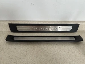 Placa de desgaste del umbral de la puerta lateral delantera izquierda/derecha Hyundai Santa FE 2013-2018 FABRICANTE DE EQUIPOS ORIGINALES - Imagen 1 de 3