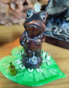 Vintage Priory Castings Frog Figure Ornament Collectable & Hoppy Hour Lilypad - Picture 1 of 7