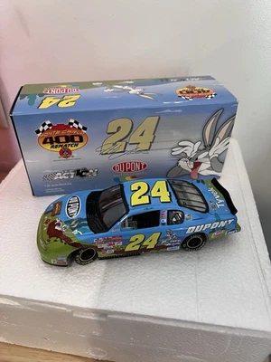 Jeff Gordon #24 Dupont Looney Tunes Rematch 1:32 Escala 2002 Monte Carlo Club Car - Imagem 1 de 4