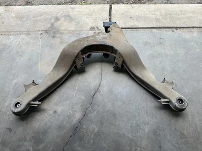 Mercedes Benz W126 1986-91 560 segundos travesaño trasero subchasis OEM LocPic  Foto 1 de 4