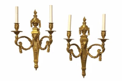 Par de apliques de bronce dorado estilo Luis XVI después de Jean-Charles Delafosse Foto 1 de 4