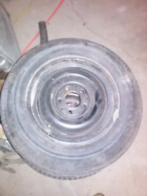 1968-1976 MERCEDES BENZ 230 PORTA-MALAS PNEU SOBRESSALENTE-RIM E PNEU - Imagem 1 de 2