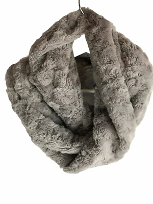 NUEVO NUEVO CON ETIQUETAS Ann Taylor Loft Bufanda Círculo Infinito Lavanda Acogedora Suave.  Piel sintética Foto 1 de 4