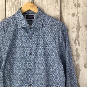 CHARLES TYRWHITT Men's Shirt LARGE Slim Fit Blue and White Floral Print - Picture 1 of 13