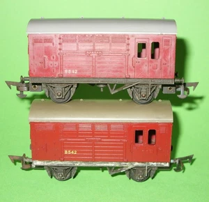 Tri-ang / R.123 BR Horse Boxes x2 - Picture 1 of 5