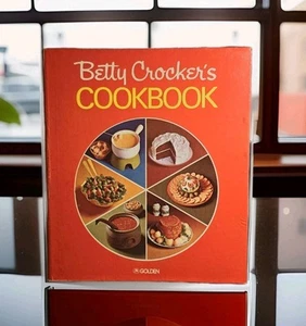 BETTY CROCKER'S COOKBOOK 5 Ring HB "Red Pie" Edition 1977 13th Printing 8+ Nice! - Picture 1 of 4