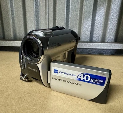 Sony DCR-DVD106 Handycam MiniDVD Camcorder 40x Optical Zoom - Image 1 of 4
